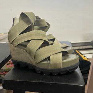 Olive green Sorel wedges!